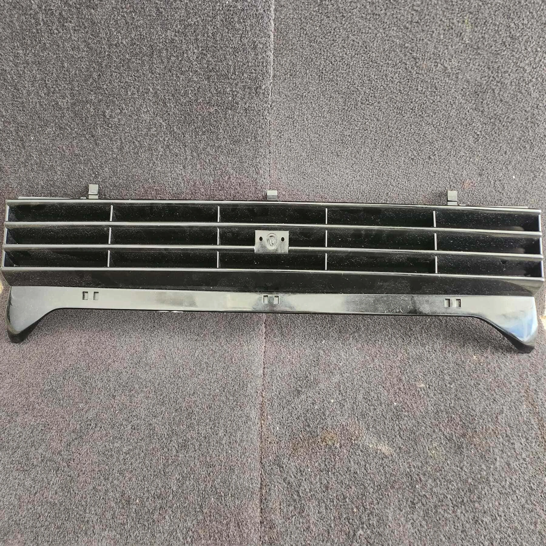classic-shop-grelha-da-frente-austin-metro-mk2-jrc5292-0.webp