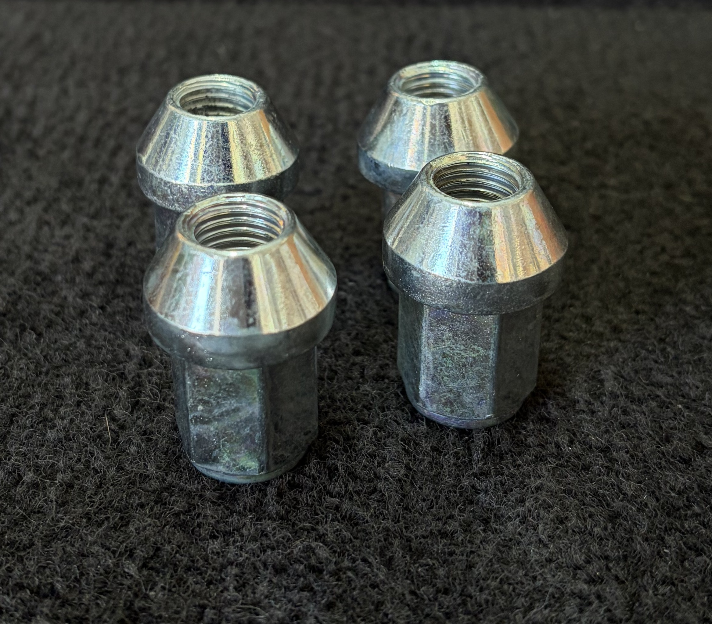 classic-shop-kit-de-16-porcas-de-jante-716-0405ford716-0.png