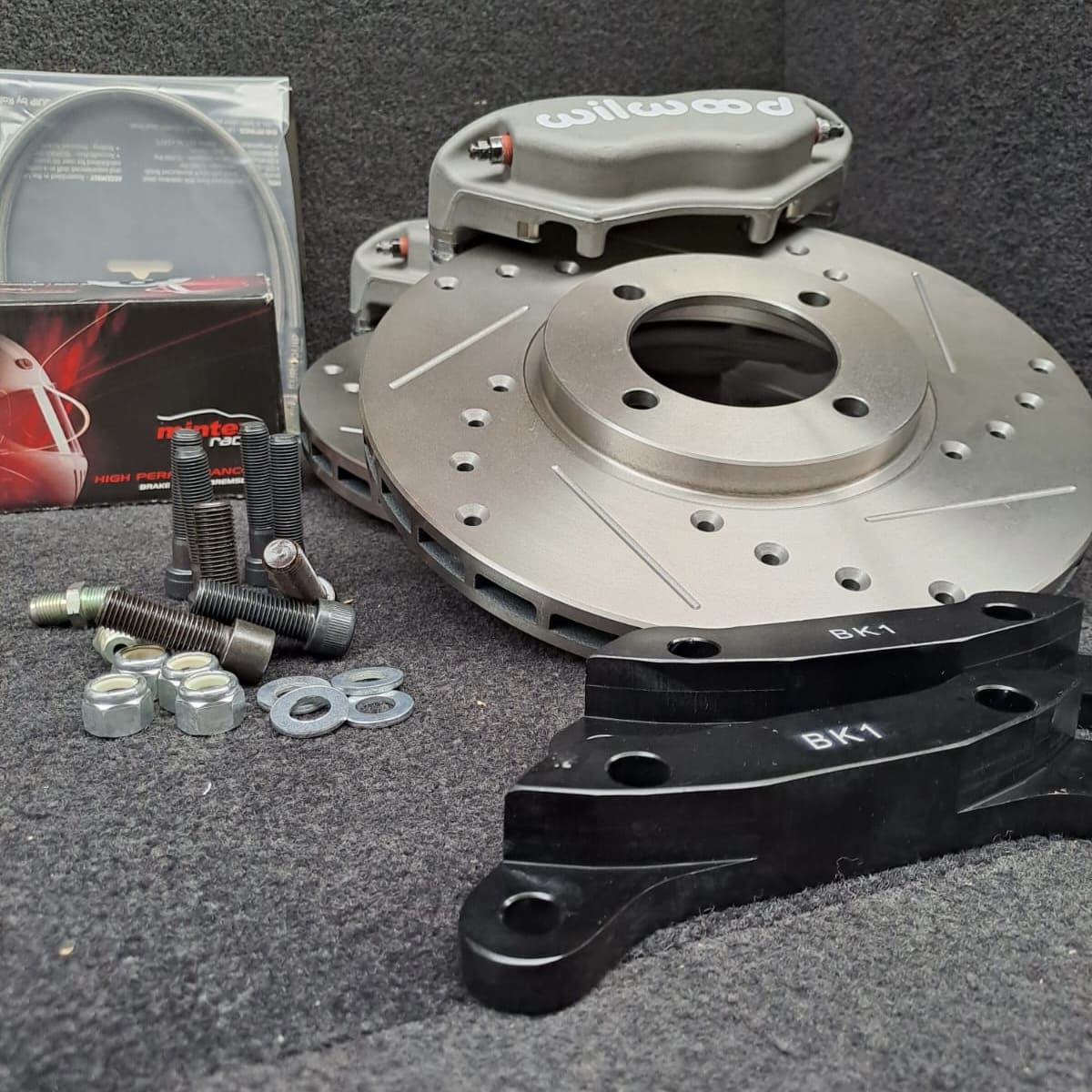 classic-shop-kit-de-travoes-wilwood-escortcapri-2104frg0001-0.jpg
