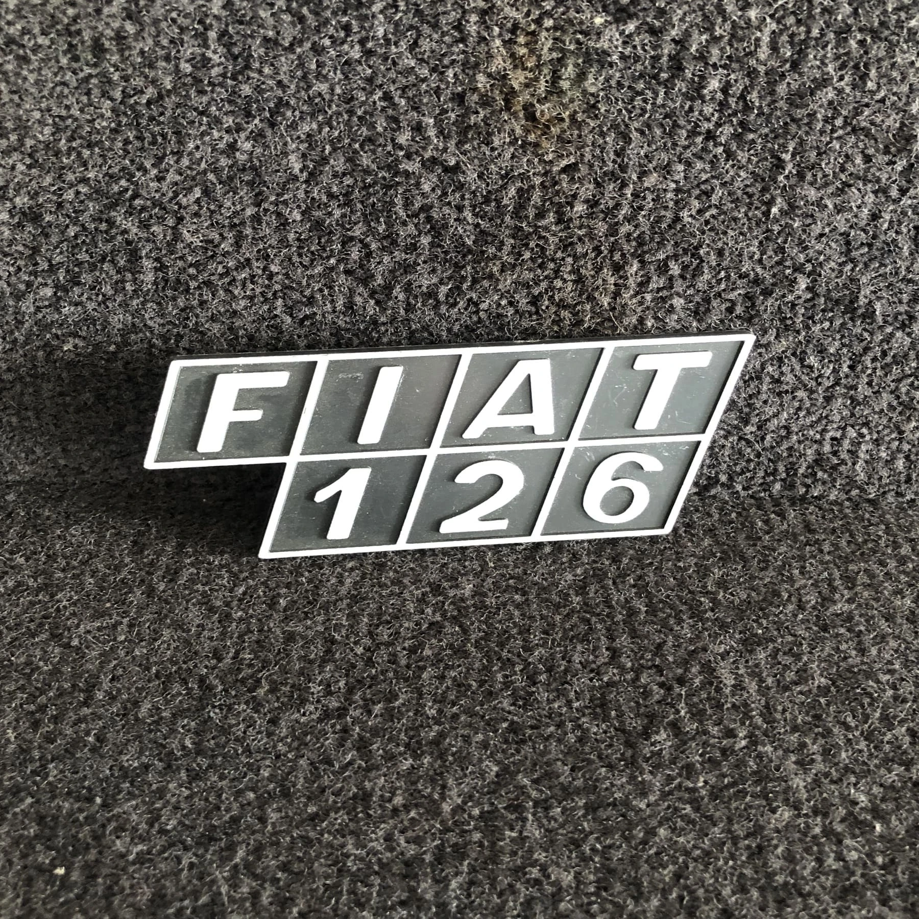 classic-shop-legenda-traseira-fiat-126-0100fiat4465-0.webp