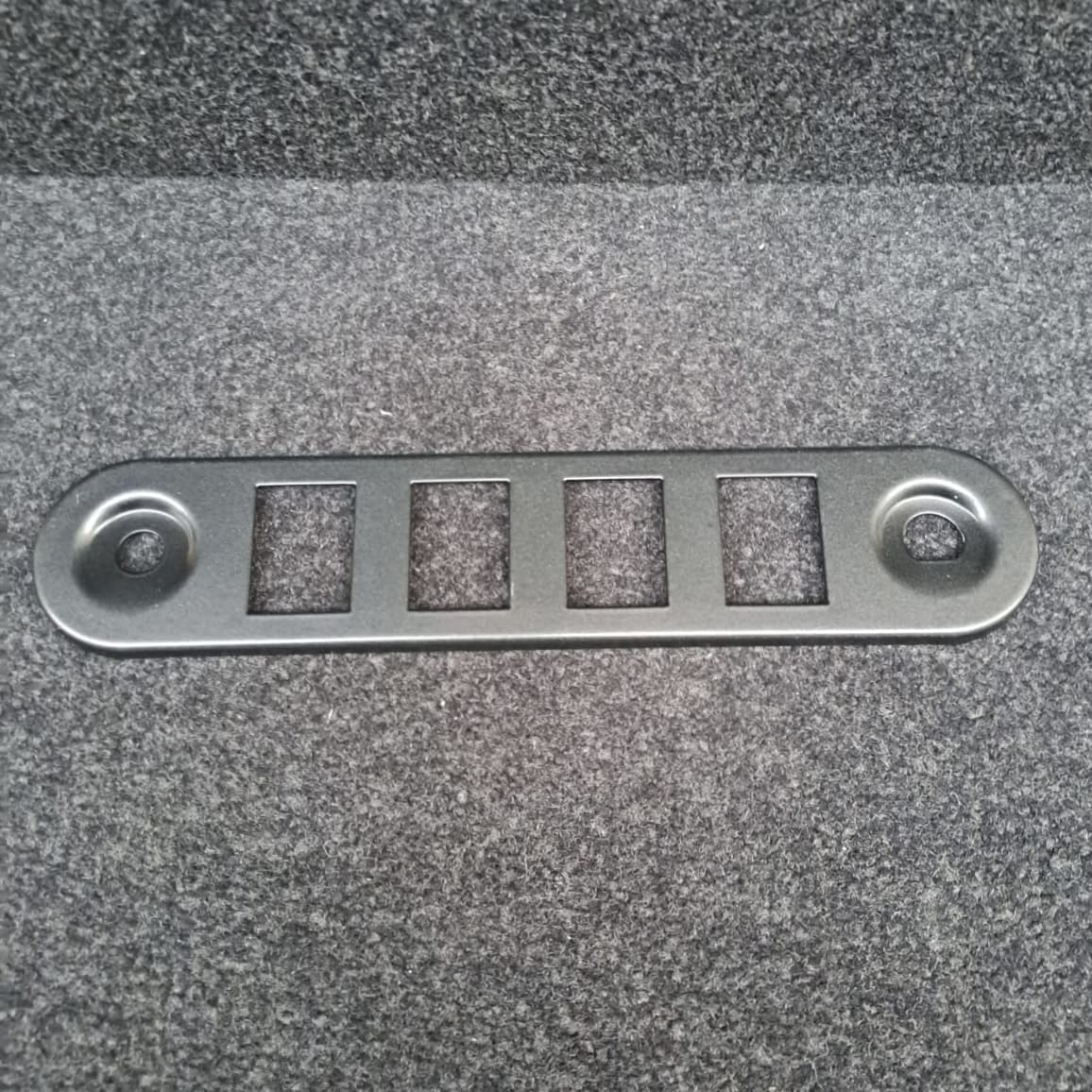 classic-shop-painel-dos-interruptores-4-buracos-mk4-1304amg0002-0.jpg