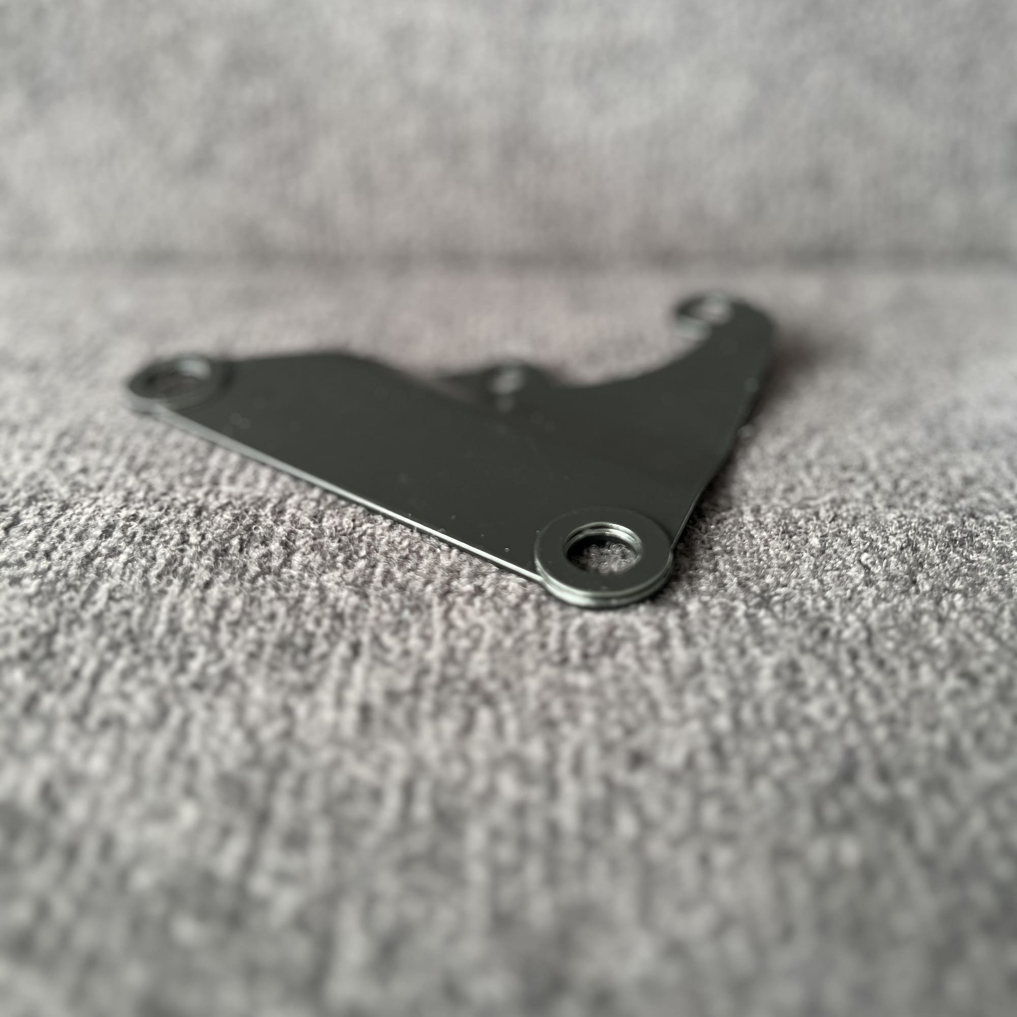 SUPORTE SUPERIOR DO RADIADOR 850/1000