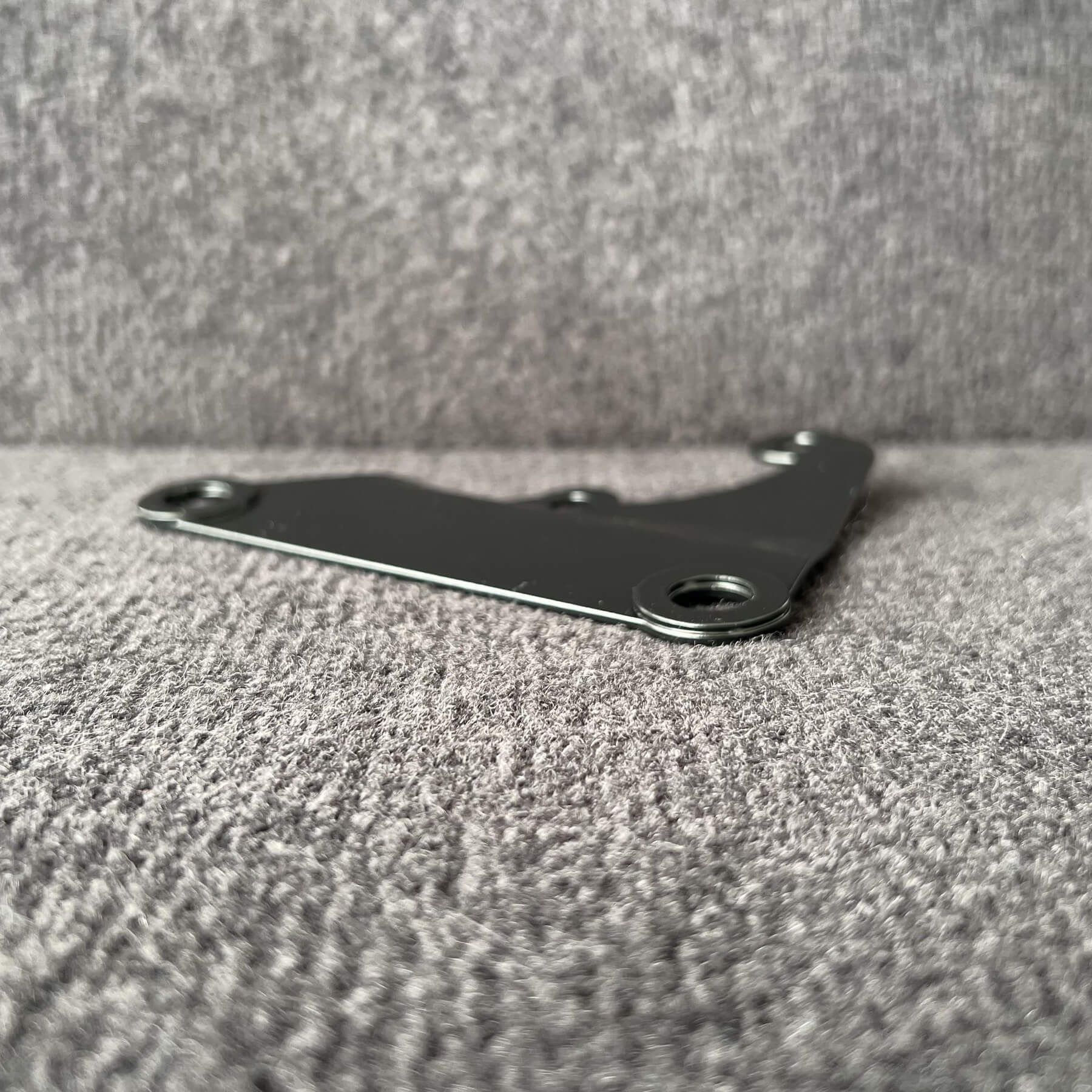 SUPORTE SUPERIOR DO RADIADOR 850/1000