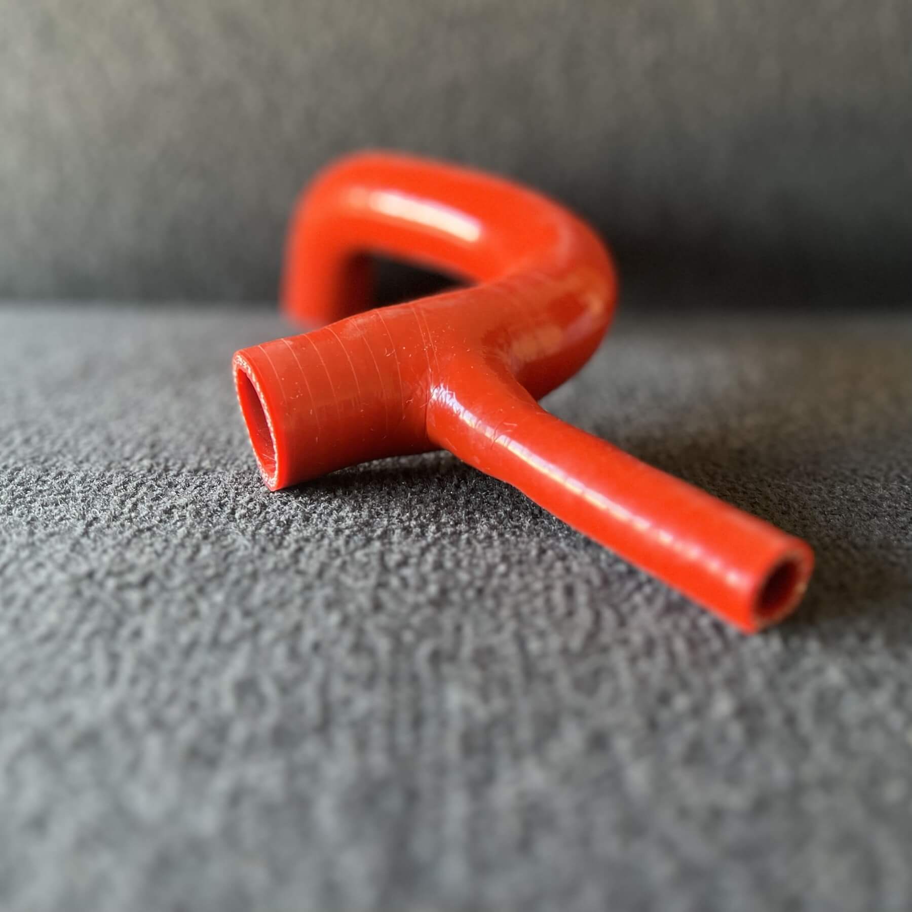 classic-shop-tubo-do-radiador-com-reducao-silicone-vermelho-1801amg0036-0.jpg