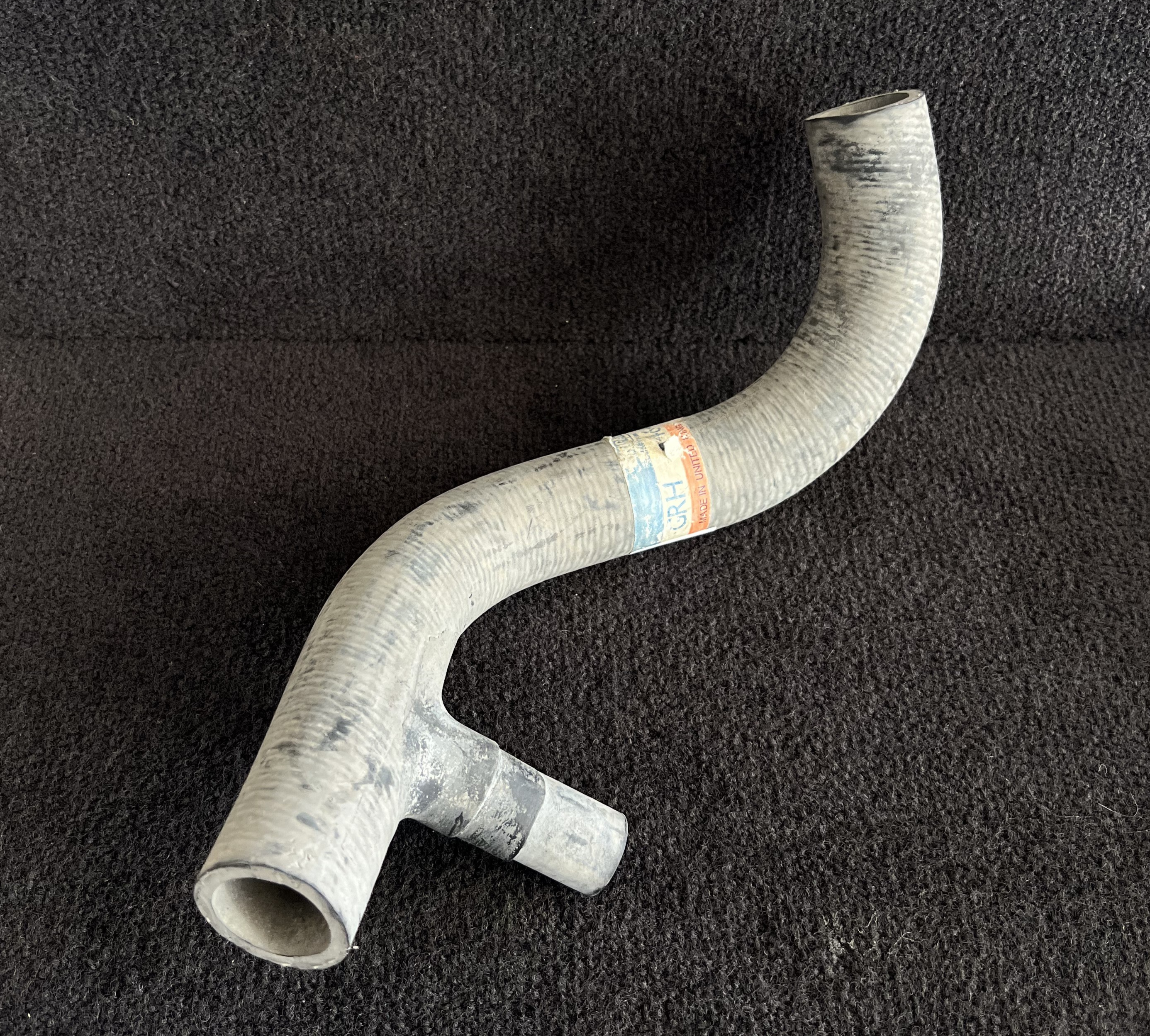 classic-shop-tubo-inferior-radiador-morris-marina-diesel-grh464-0.png