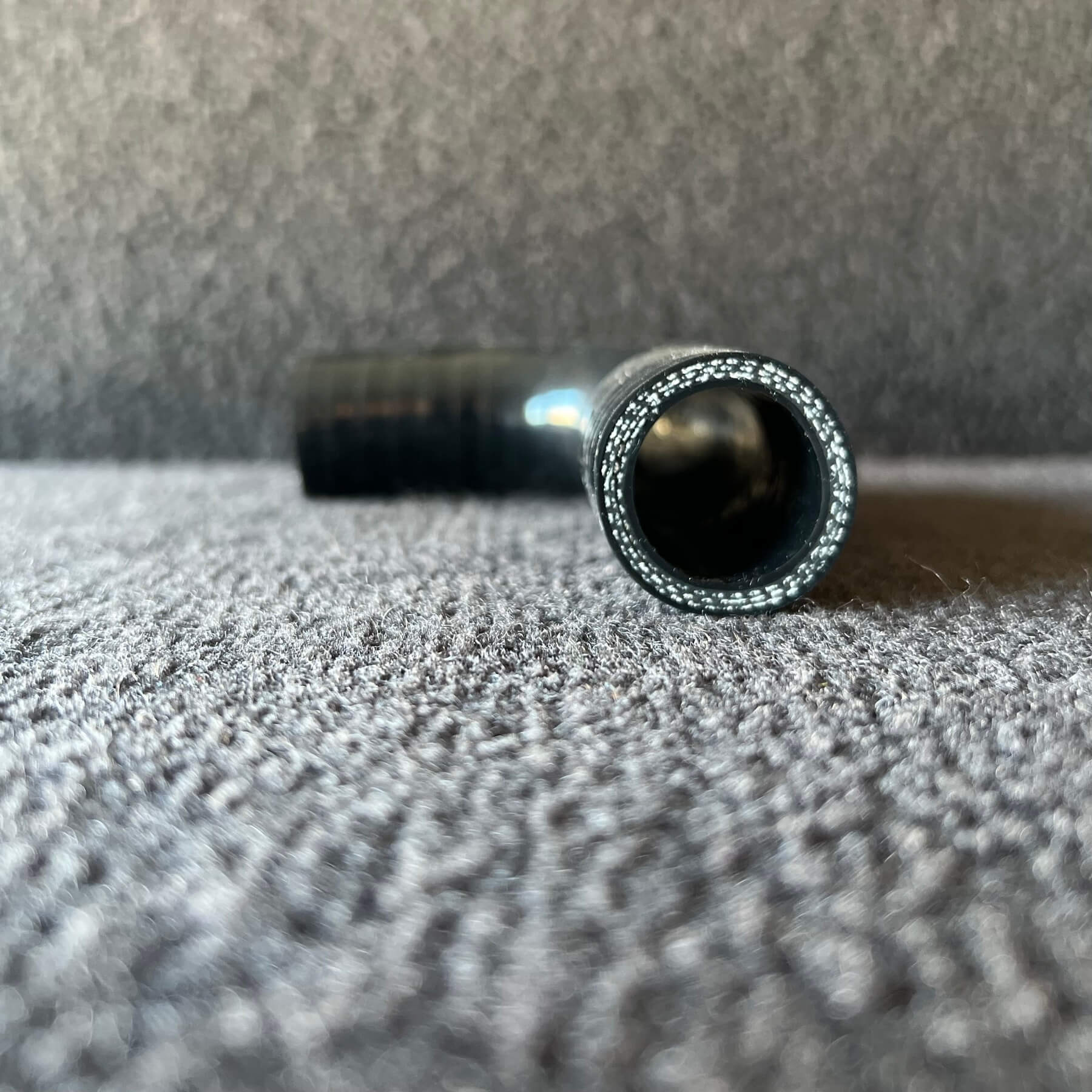 TUBO SUPERIOR DO RADIADOR SILICONE 1275 - PRETO