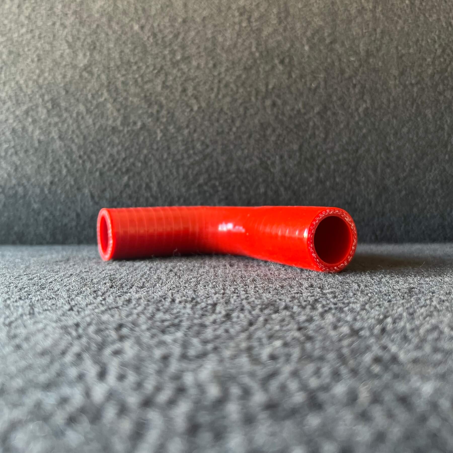 TUBO SUPERIOR DO RADIADOR SILICONE 1275 - VERMELHO