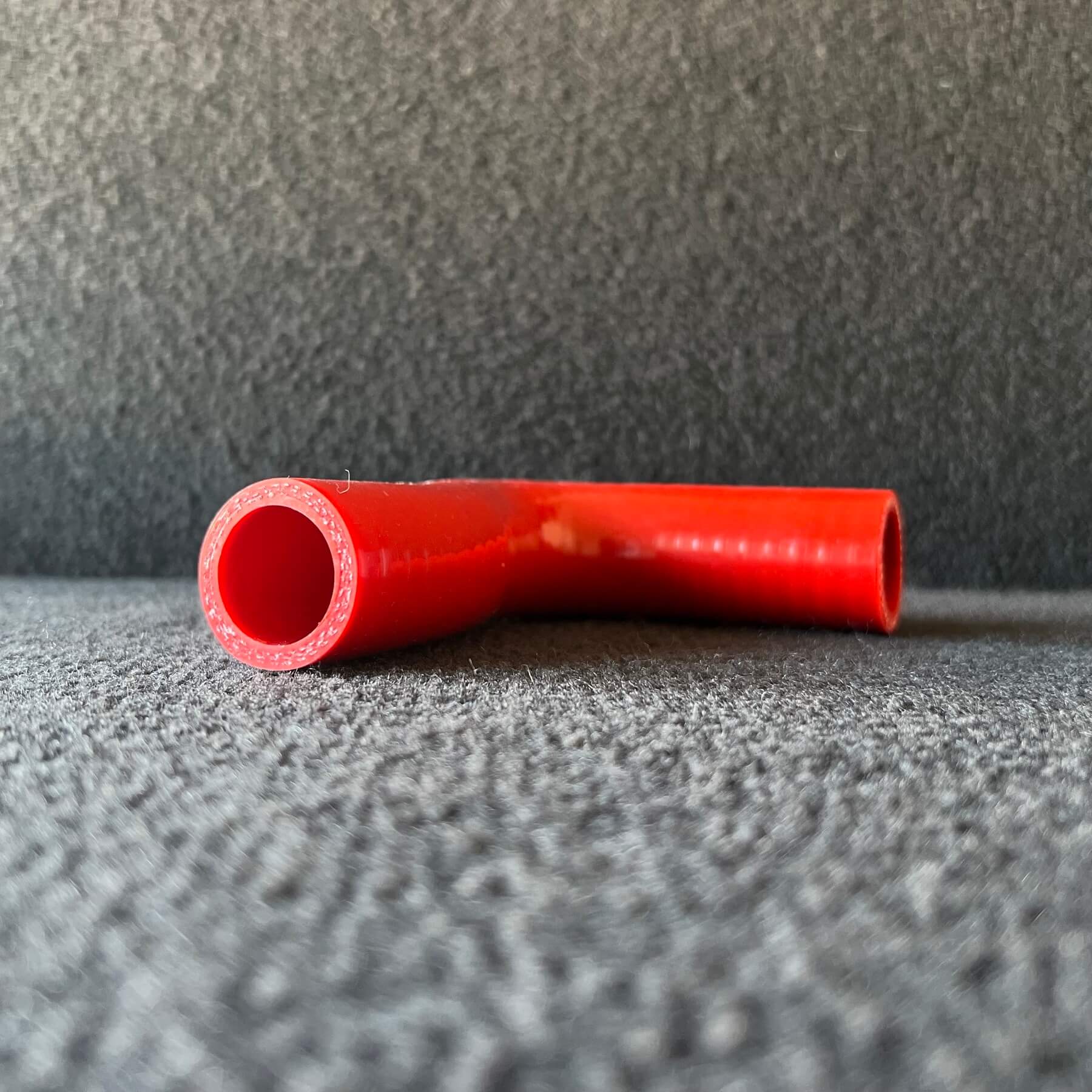 TUBO SUPERIOR DO RADIADOR SILICONE 1275 - VERMELHO